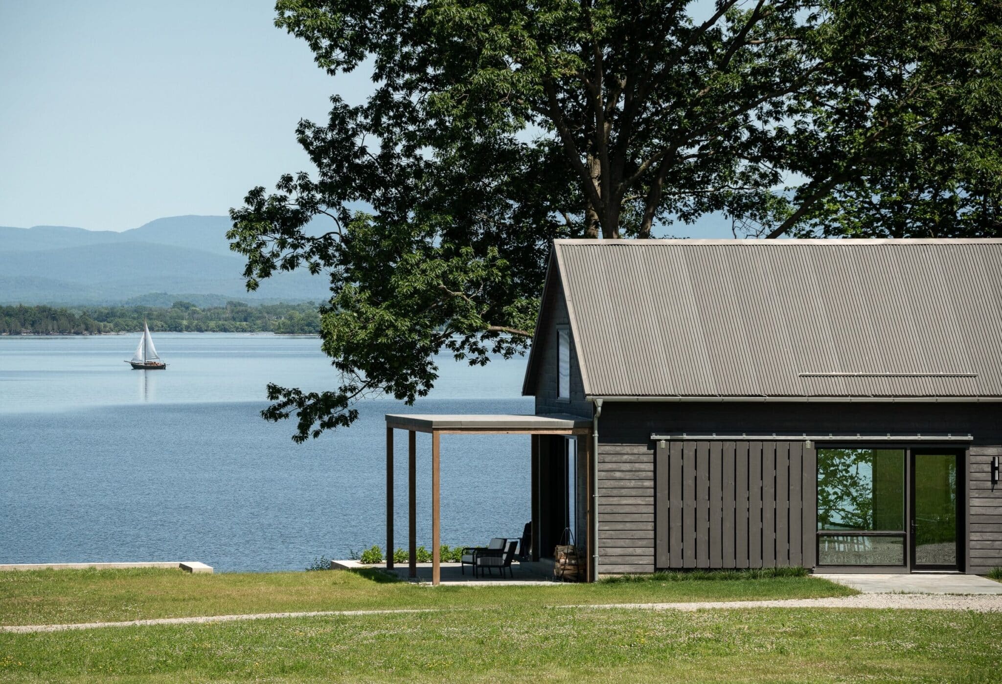 JoanHeatonArchitects_Lakeside-Pavilion_Covered-Patio_Black-Barn