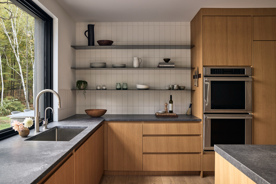 JoanHeatonArchitects_Weybridge-Renovation-Addition_Kitchen_Open-Steel-Shelves