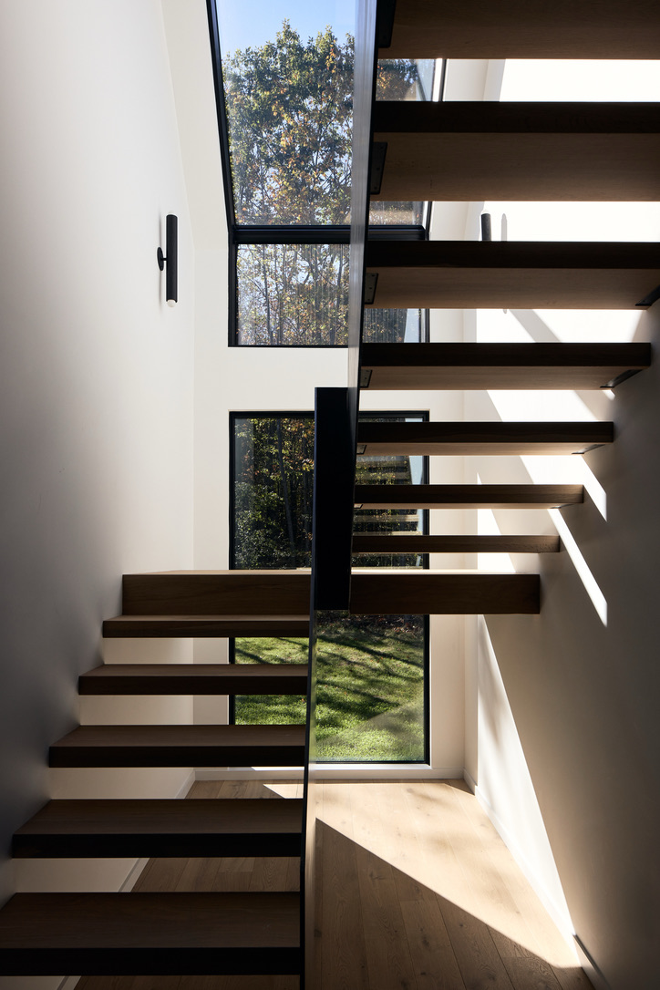 JoanHeatonArchitects_Weybridge-Renovation-Addition_Floating-Stair