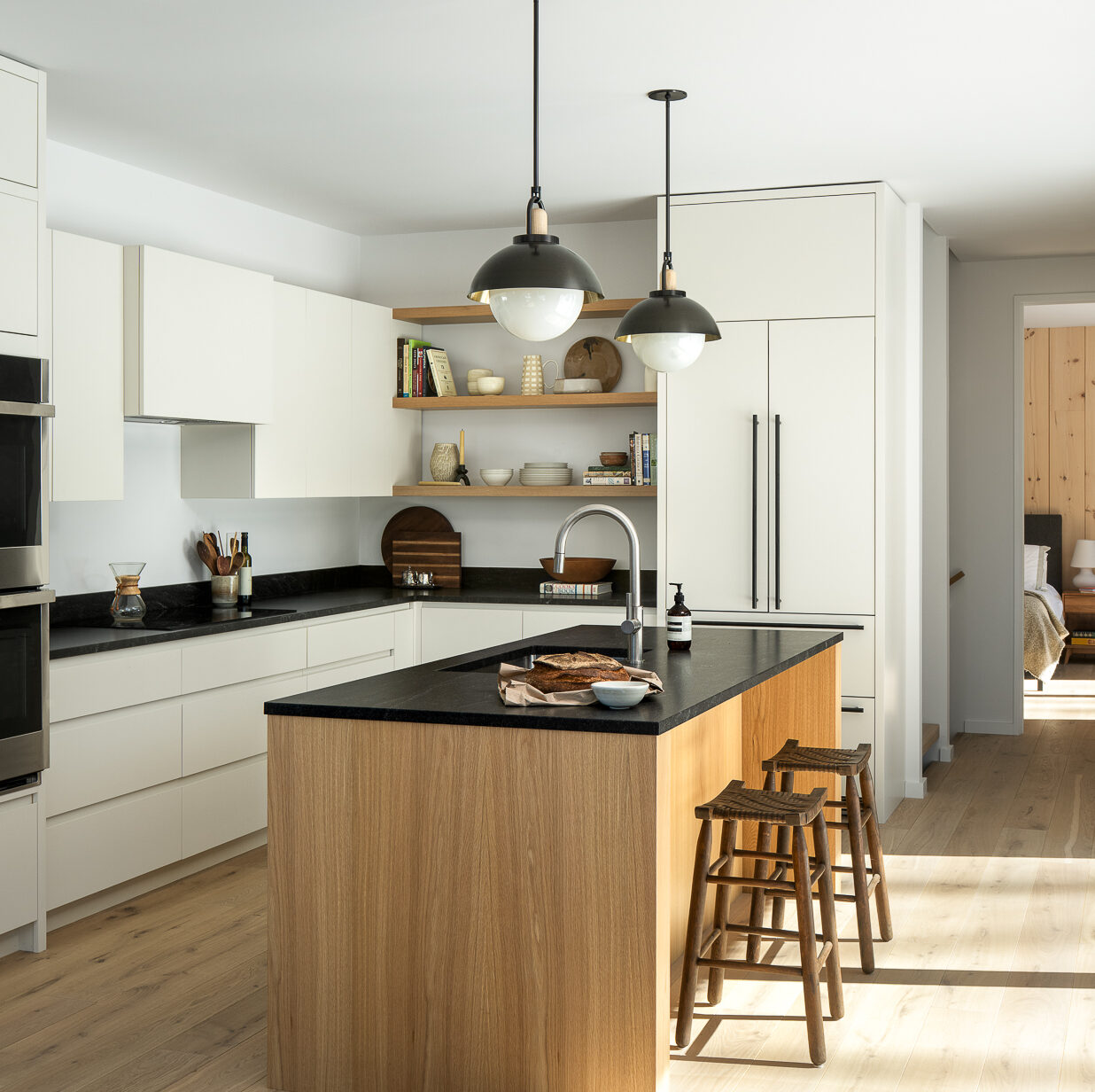 JoanHeatonArchitects_Hillside-Home_Kitchen_01