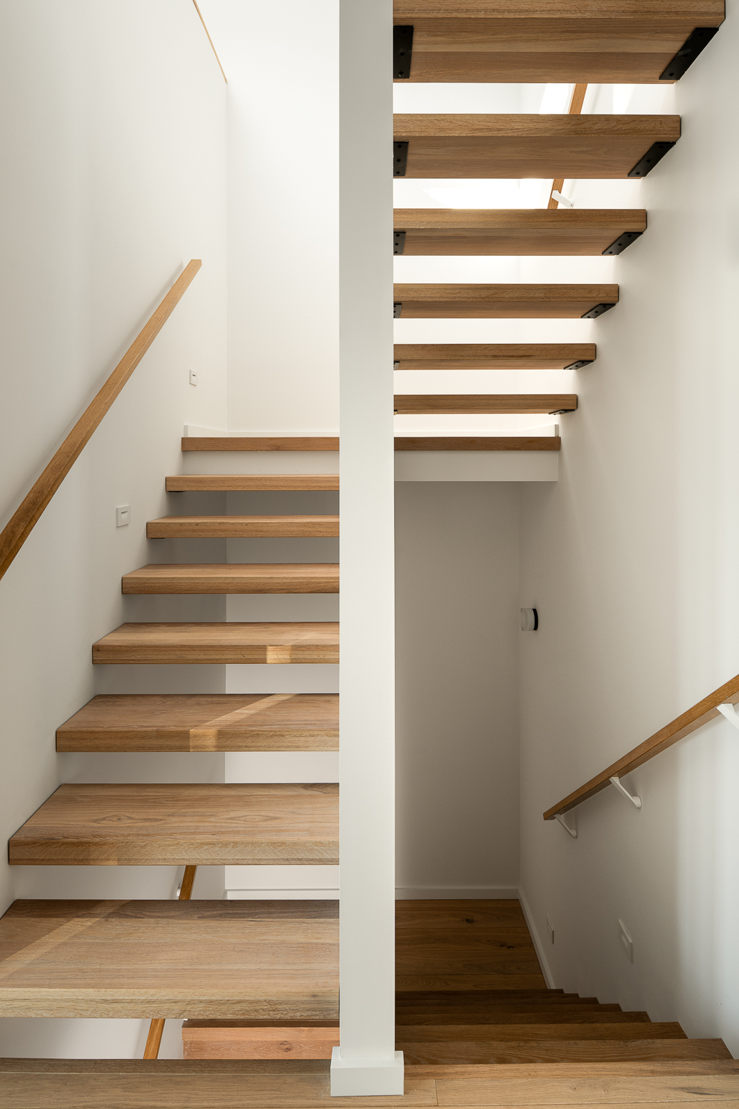JoanHeatonArchitects_Hillside-Home_Open-Stair