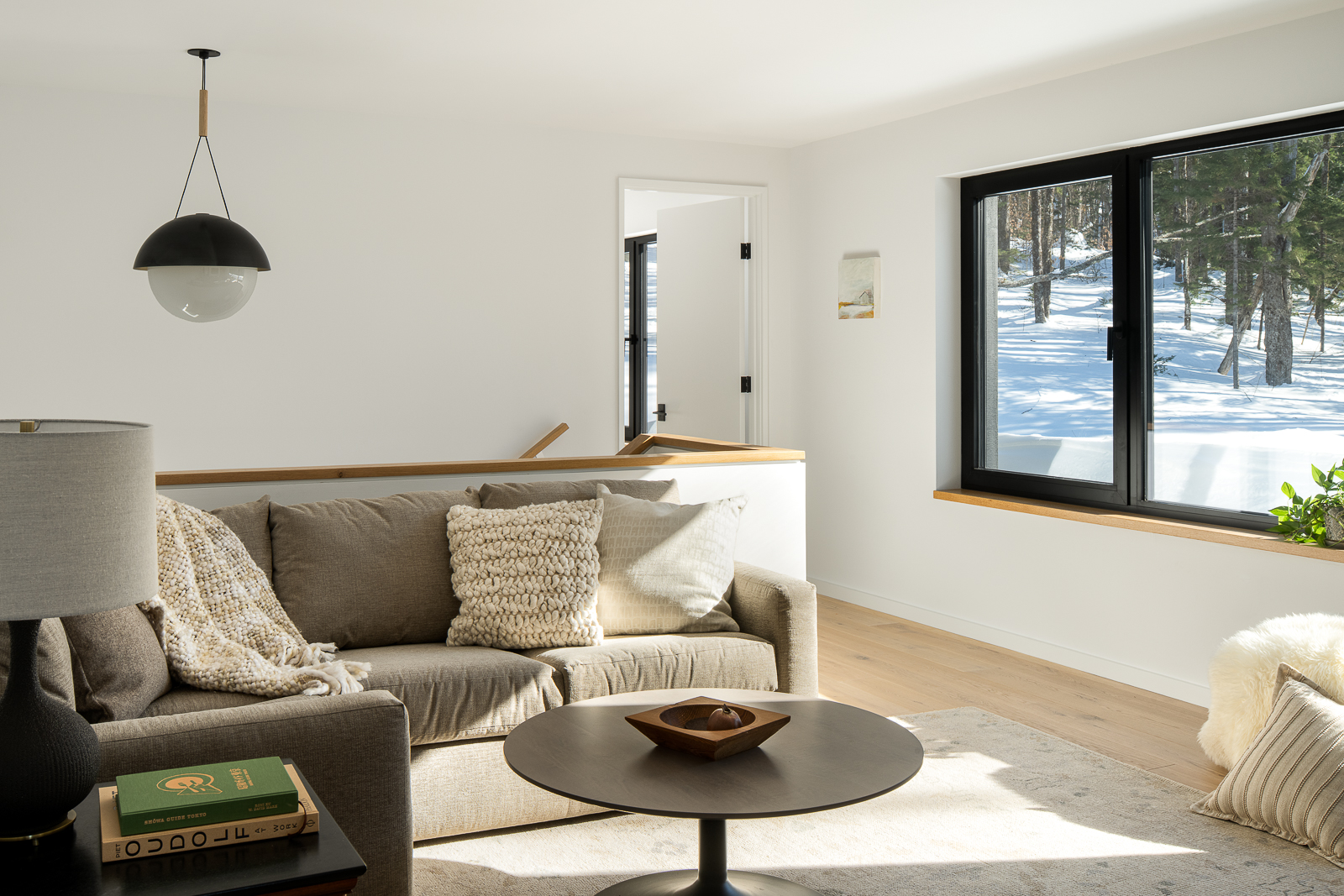 JoanHeatonArchitects_Hillside-Home_TV-Room_02