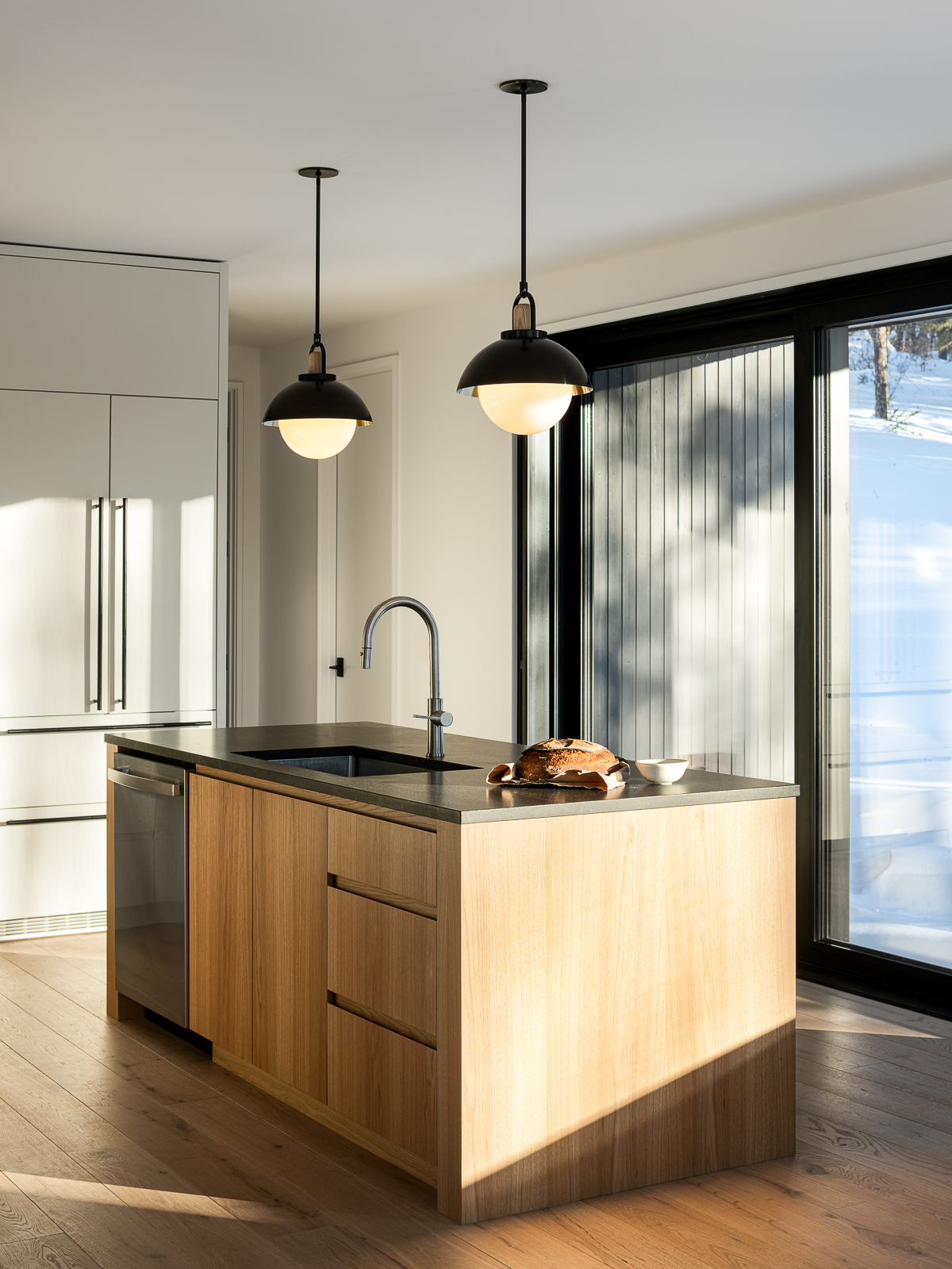 JoanHeatonArchitects_Hillside-Home_WhiteOak-Kitchen-Island