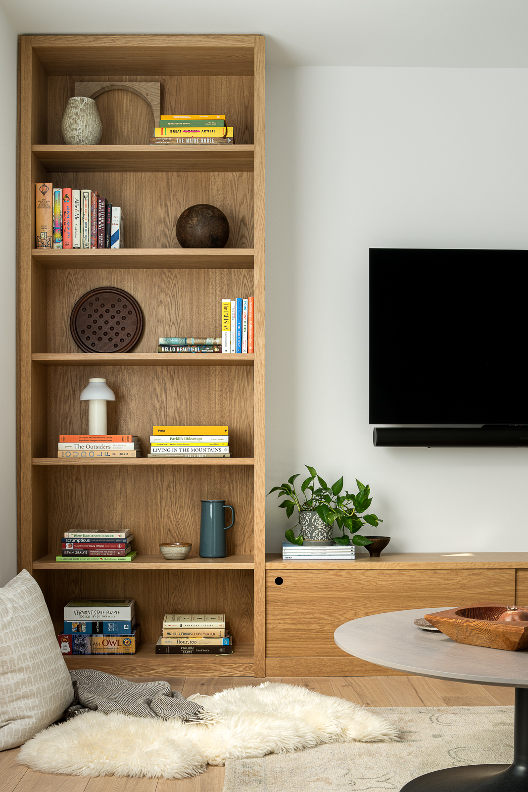 JoanHeatonArchitects_Hillside-Home_WhiteOakShelves