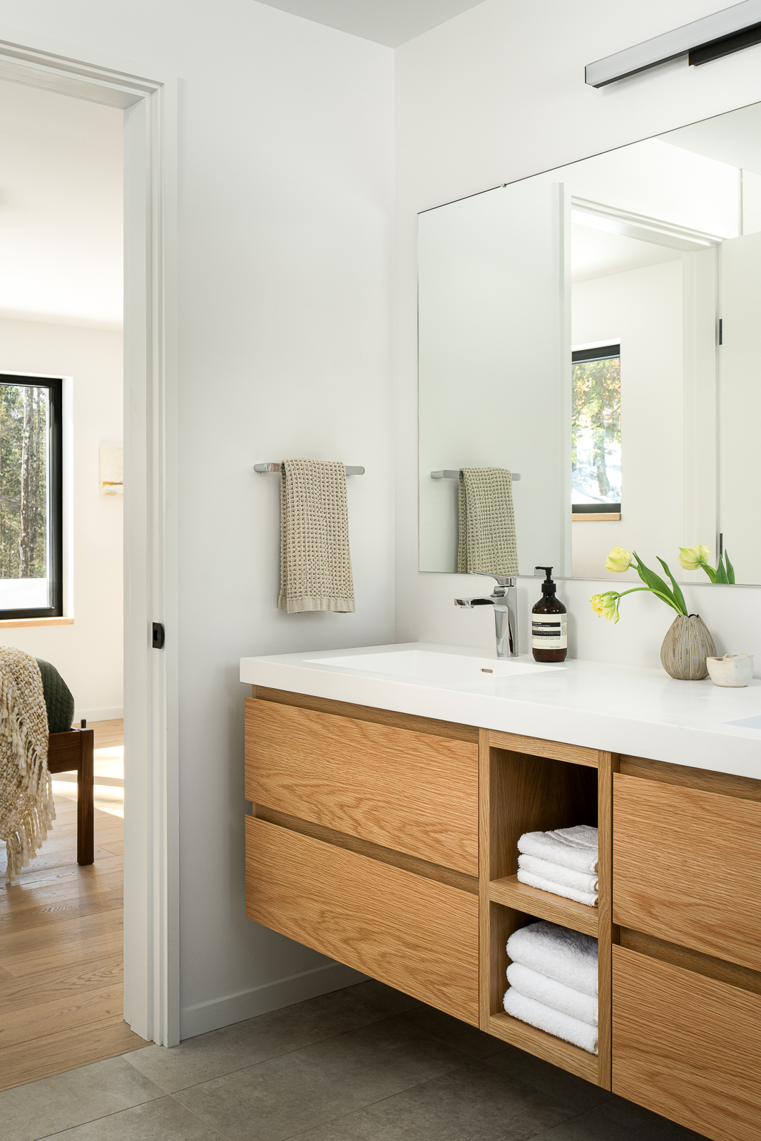 JoanHeatonArchitects_Hillside-Home_WhiteOak_Bath-Vanity