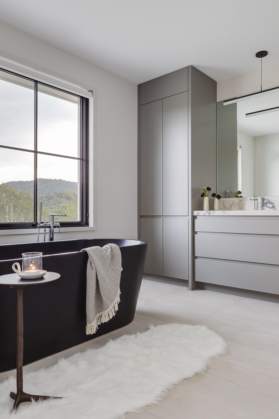 JoanHeatonArchitects_FamilyFarmhouse_Primary-Bathroom