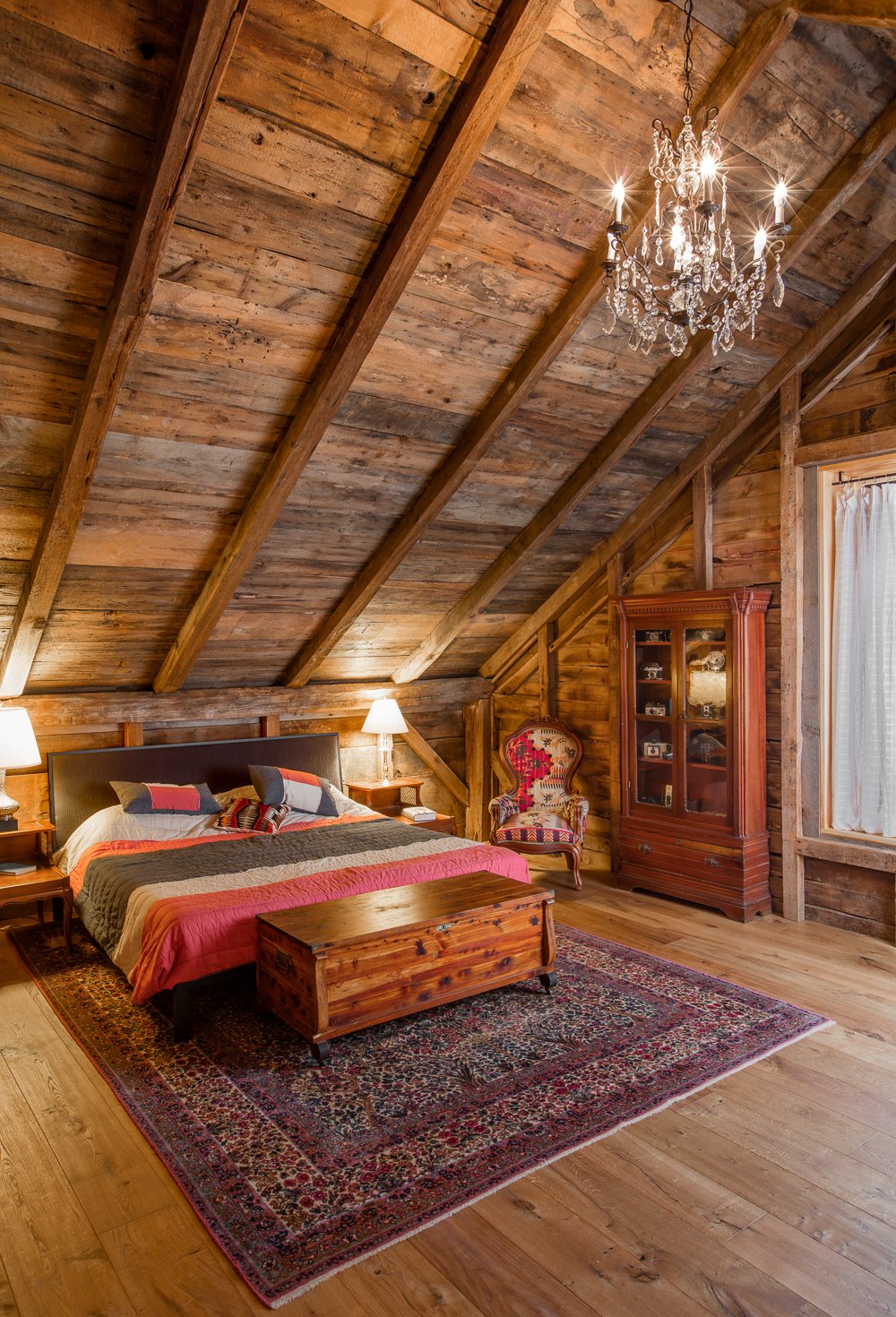JoanHeatonArchitects_AddisonCarriageBarn_Vaulted-Bedroom